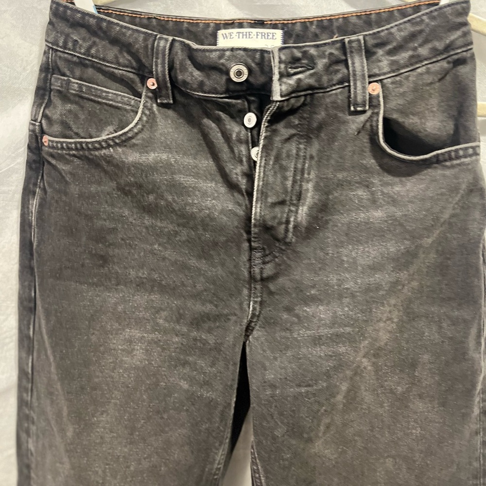 We the Free People Deep trance mid rise dropped boyfriend jean. Size 25